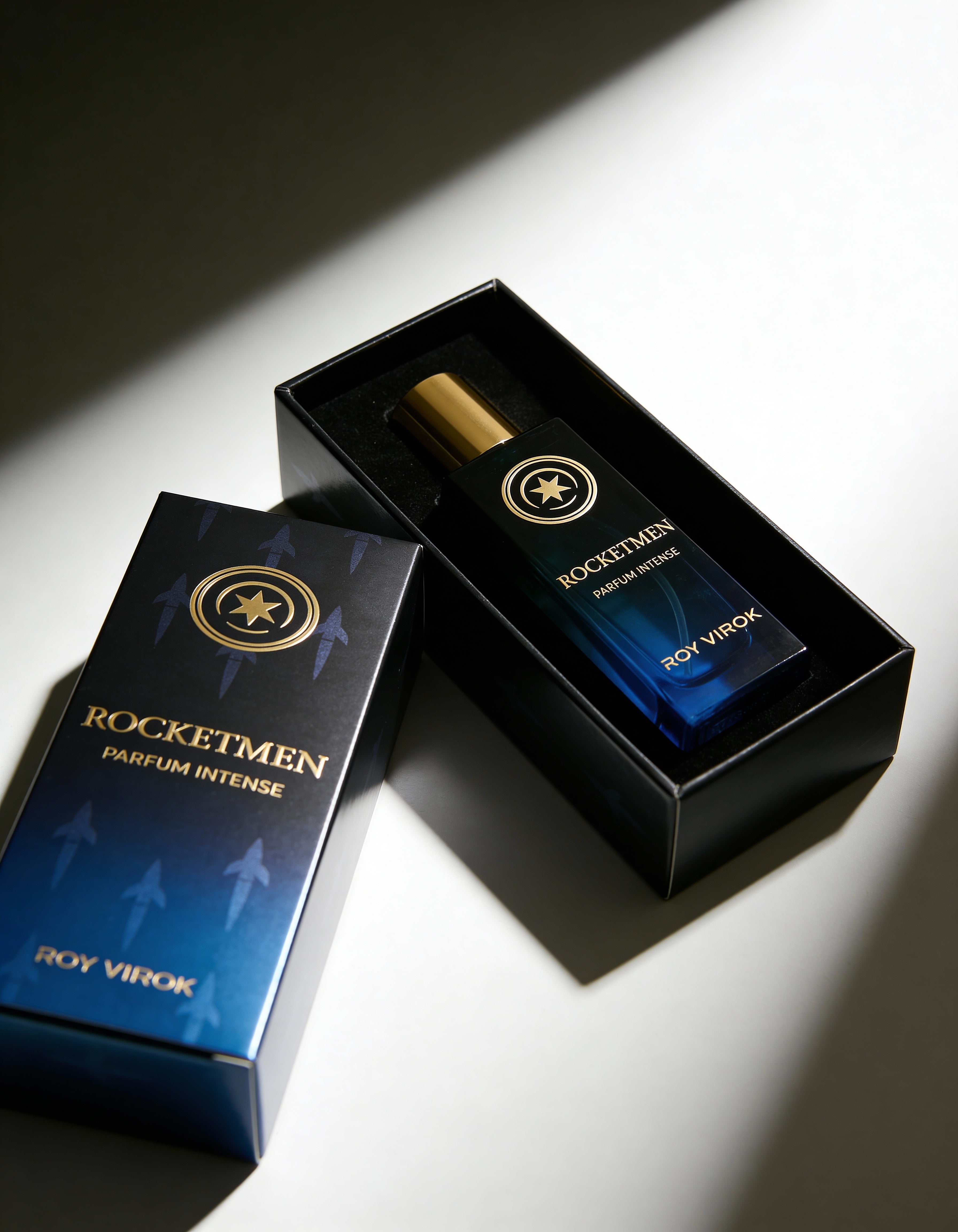 ROCKETMEN Discovery Size 15 ml by ROY VIROK presented inside its open premium box, with the branded packaging beside it.